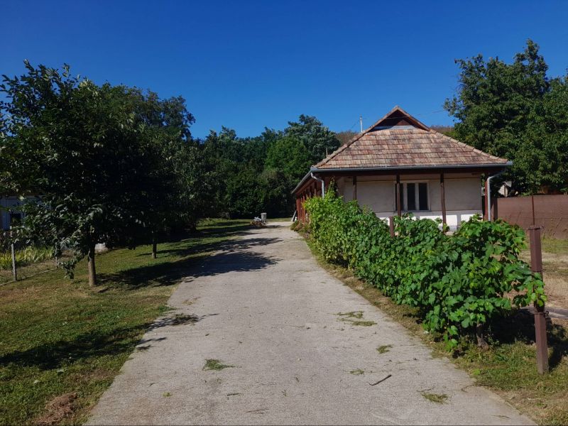 Rodinný dom typ gazdovský -Garadna - 1